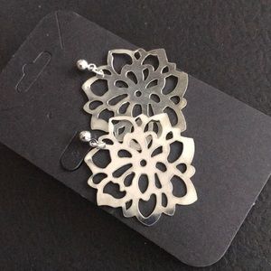 NWT SILVER FLOWER WITH STUD EARRINGS